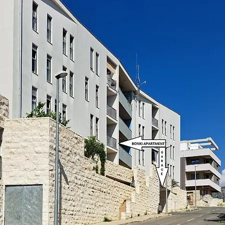 Bonki Private Free Parking *